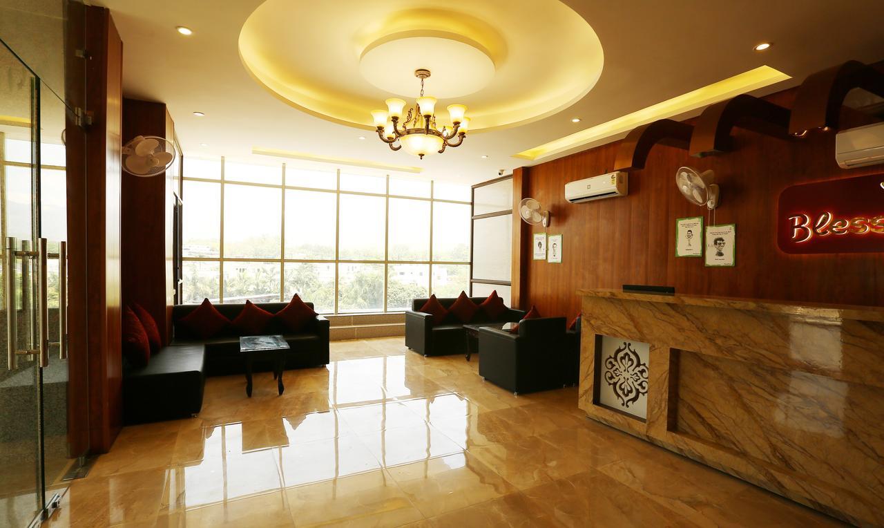 Treebo Blessing Bells Hotel Dehradun Buitenkant foto