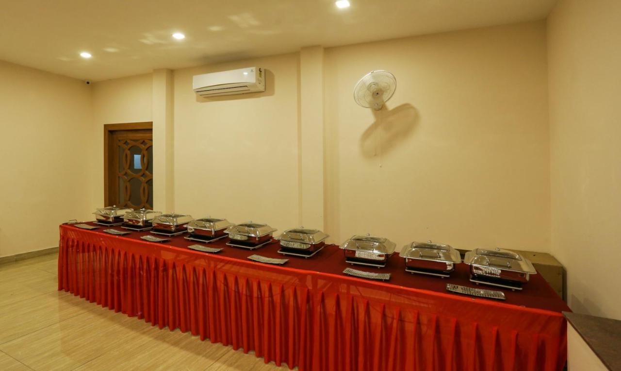 Treebo Blessing Bells Hotel Dehradun Buitenkant foto